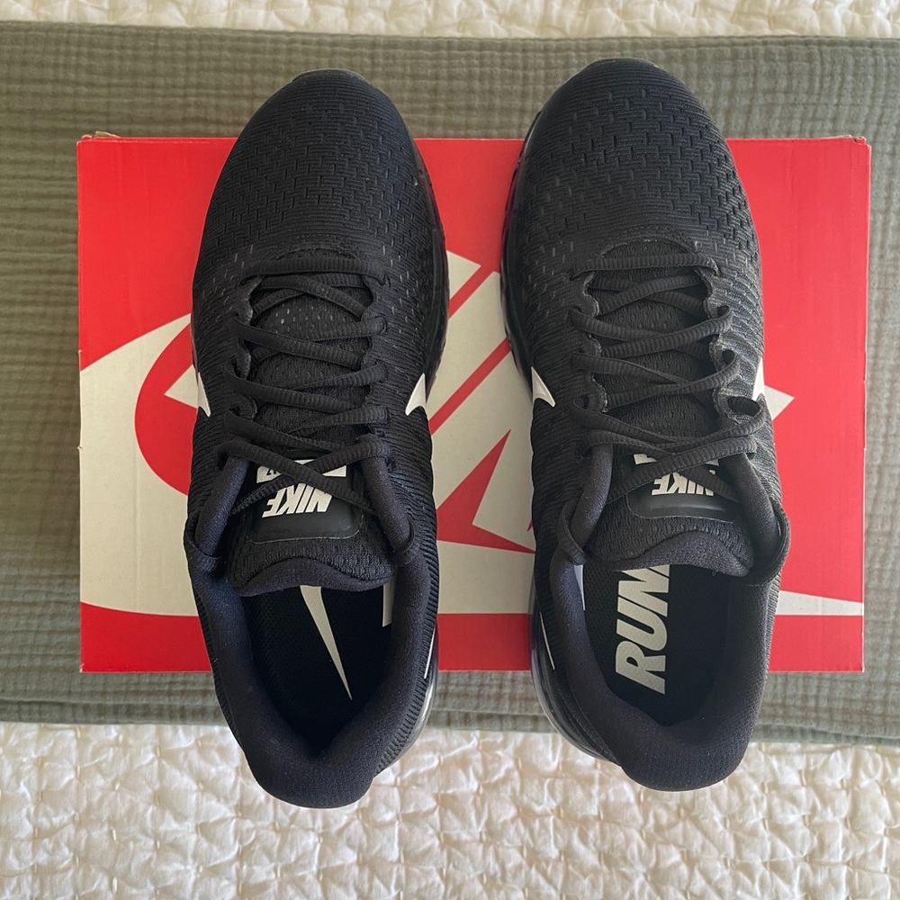Nike Air Max 2017 NWT WOMENS